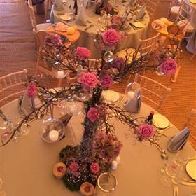 fwthumbRustic style with  moss & Cool Water roses. In Boutipi.jpg